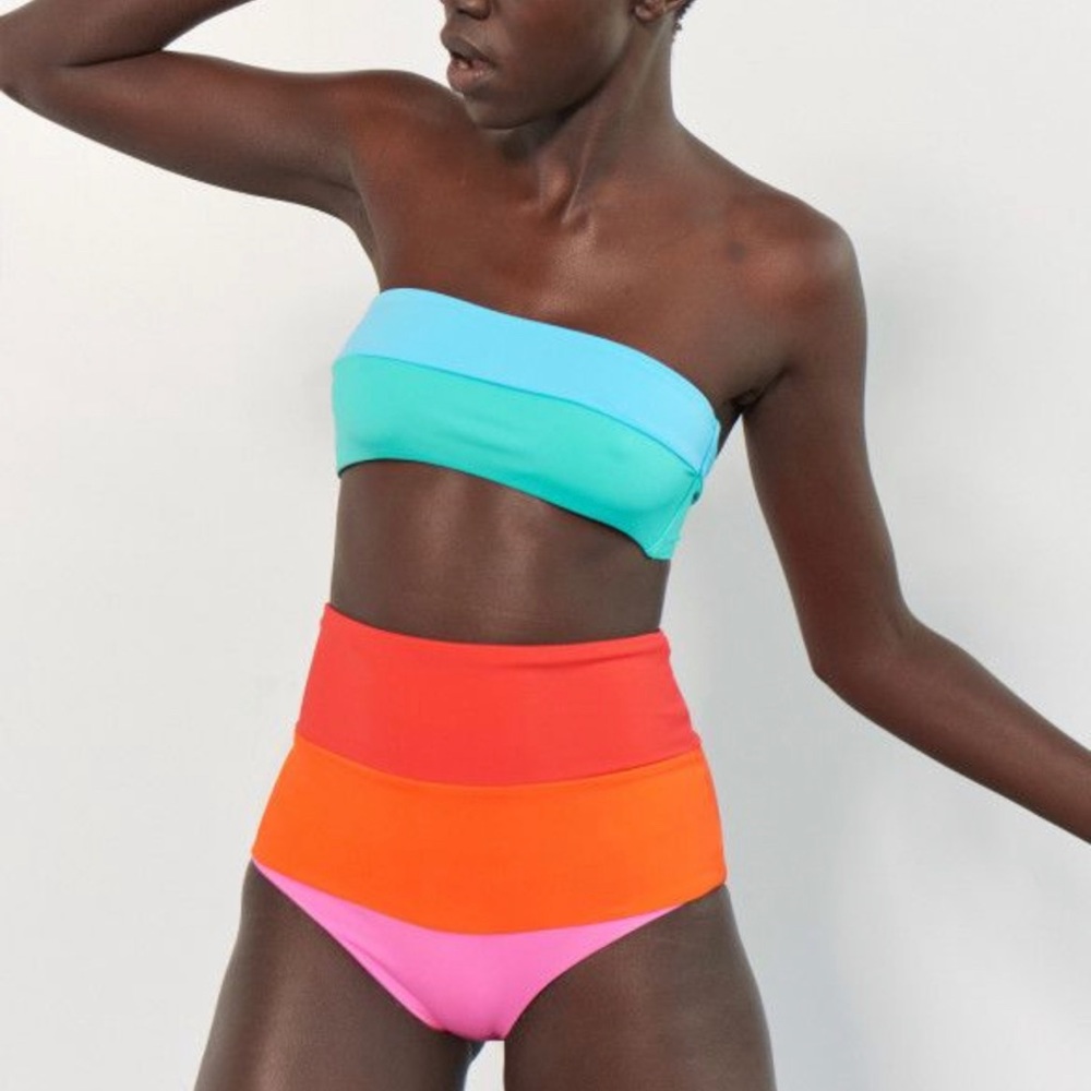 MARA HOFFMAN ABIGAIL BIKINI TOP
Color: SUNRISE COLORBLOCK
